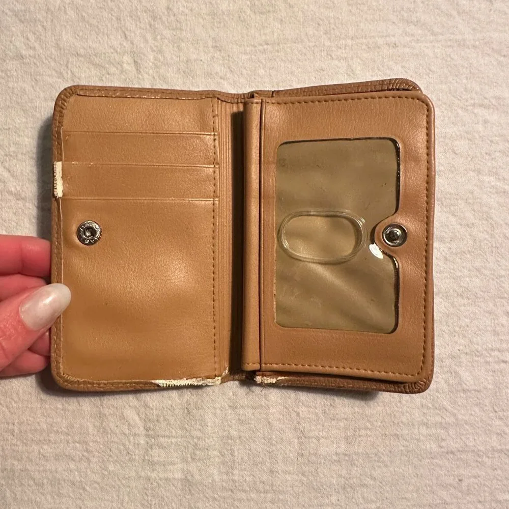 Buxton Pik-Me-Up Leather Snap Card Case, Light Brown